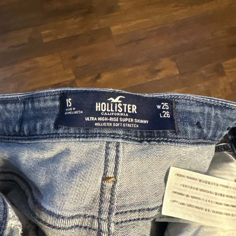 Hollister Ultra High-Rise Patchwork Mom Jeans Blue Vintage Stretch Distressed